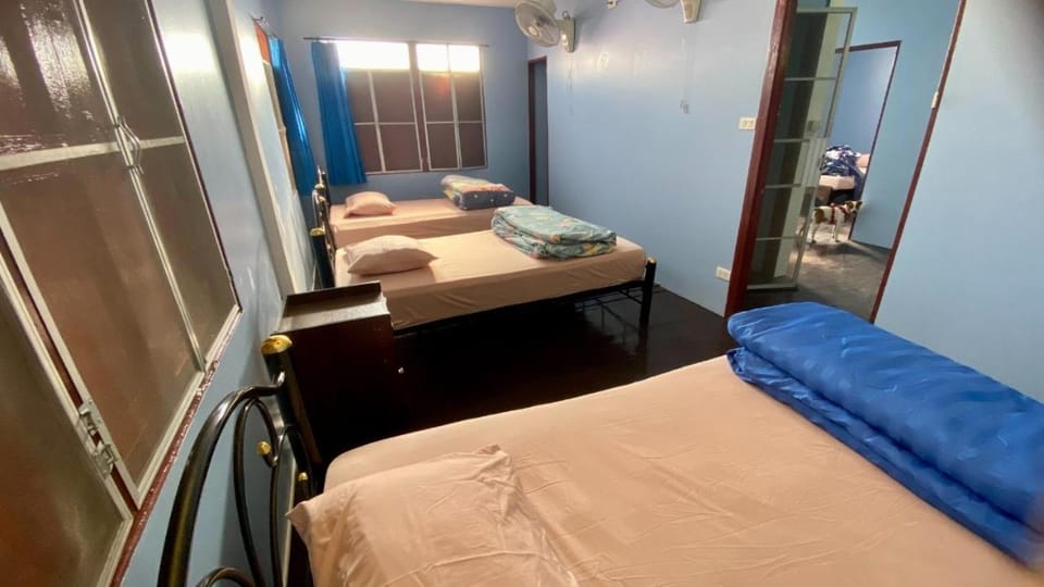 Bed, Photo of the whole room, Bedroom, storage