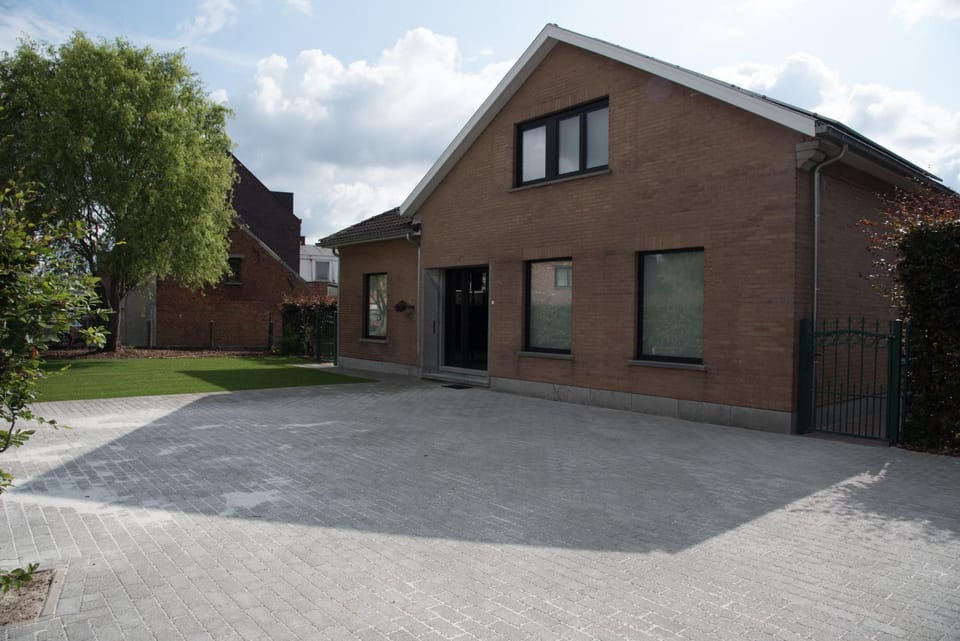 Property building, Street view