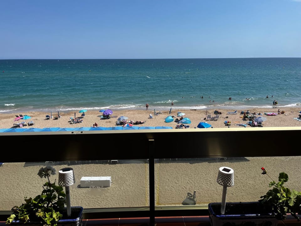 Acogedor y Amplio Apartamento familiar a pie de playa Apartment in Calafell
