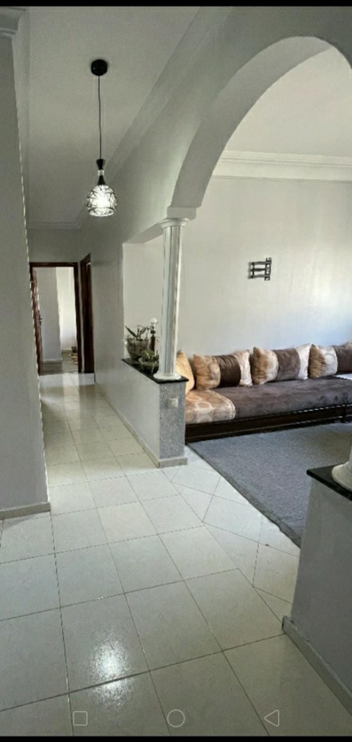 Appartement à peu près 10 mn de la plage et une demie heur verre le stade dhonneur Apartment in Casablanca
