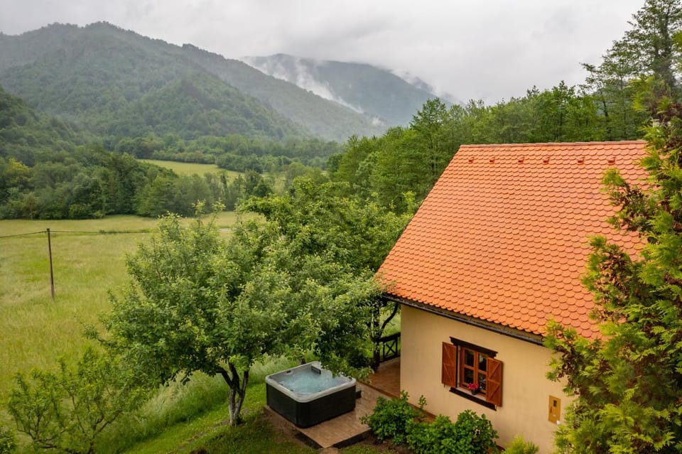 Property building, Natural landscape, Hot Tub, Mountain view