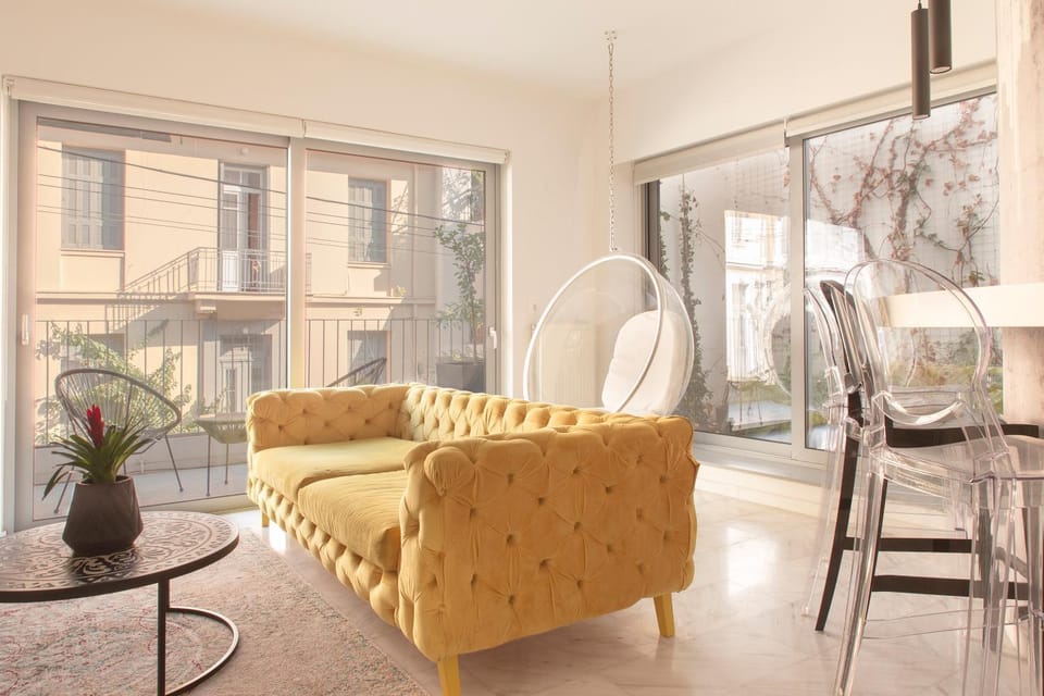 View (from property/room), Living room, Seating area