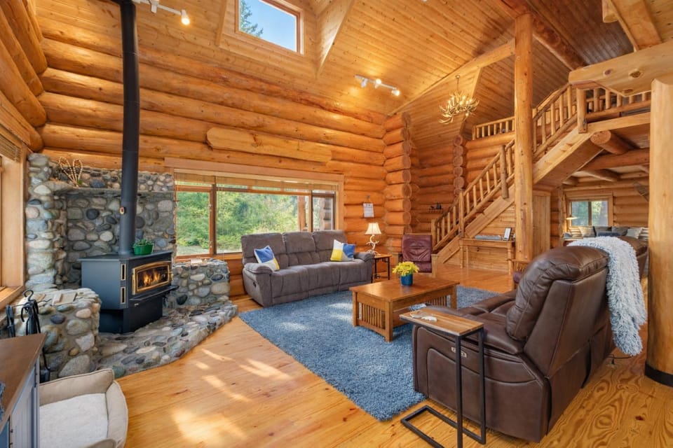 Soaring Pines Lodge by NW Comfy Cabins Cabin in Lake Wenatchee