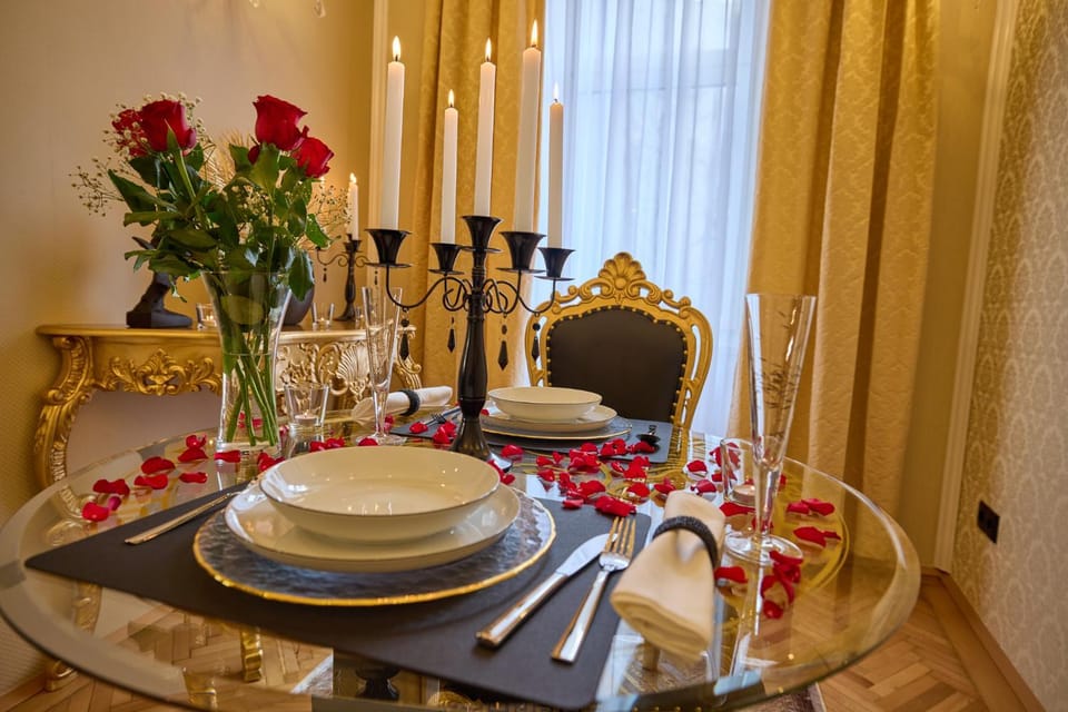 Food and drinks, Dining area