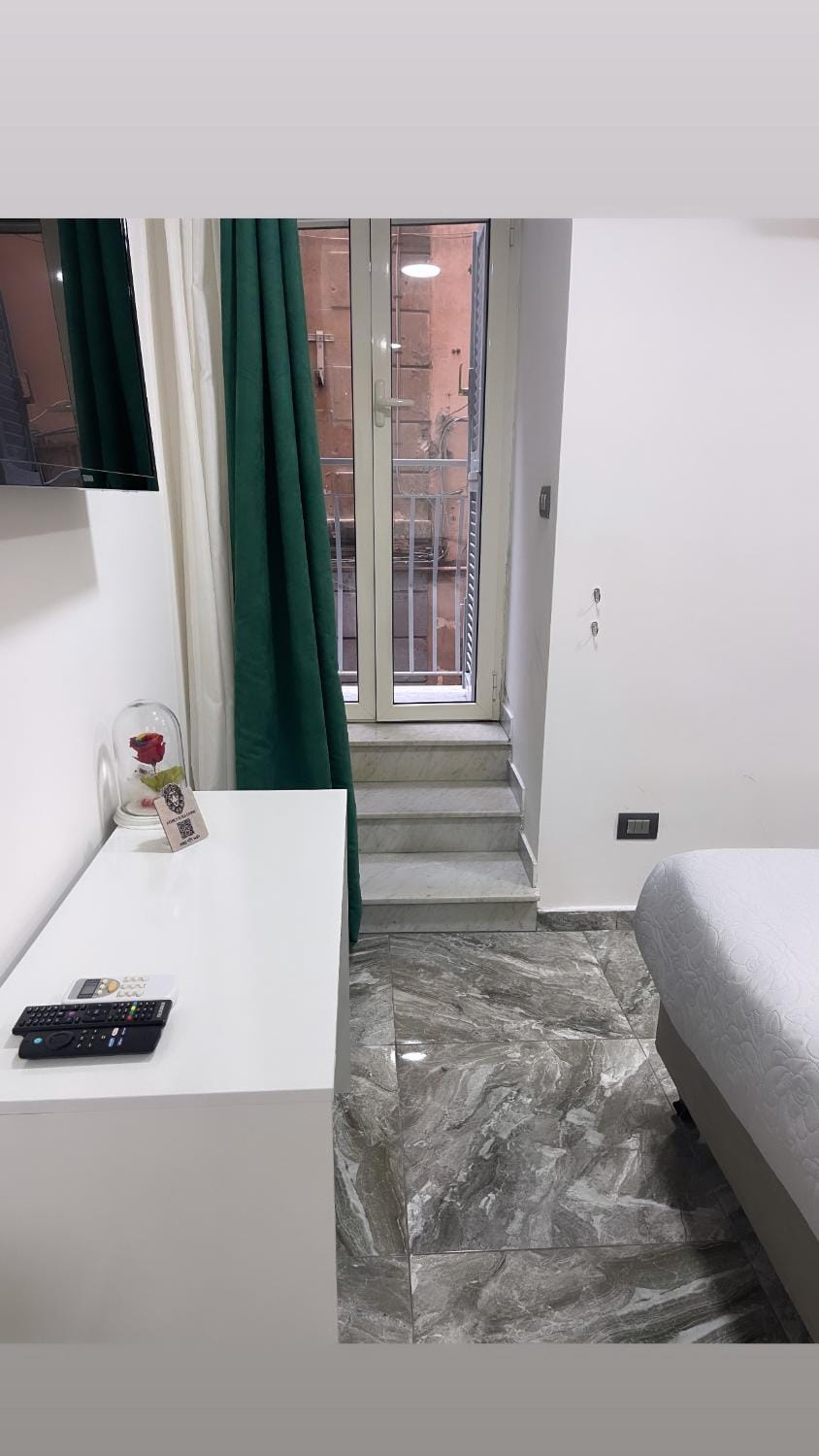 Domus Leone Apartment in Naples
