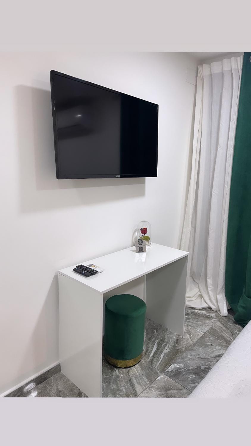 Domus Leone Apartment in Naples