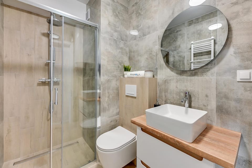 Shower, Toilet, Bathroom, towels