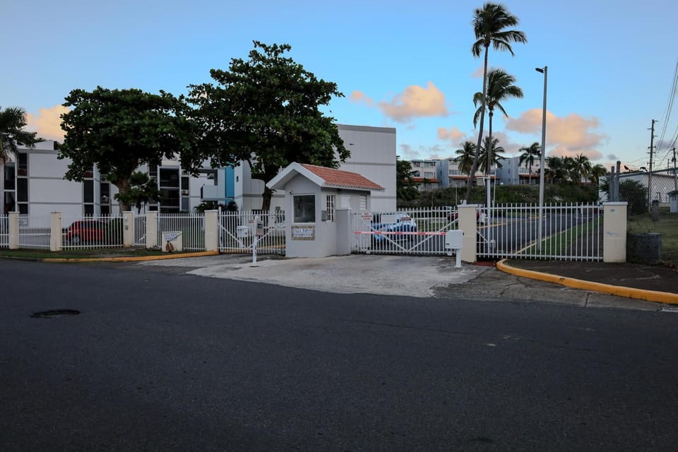 Facade/entrance, Location