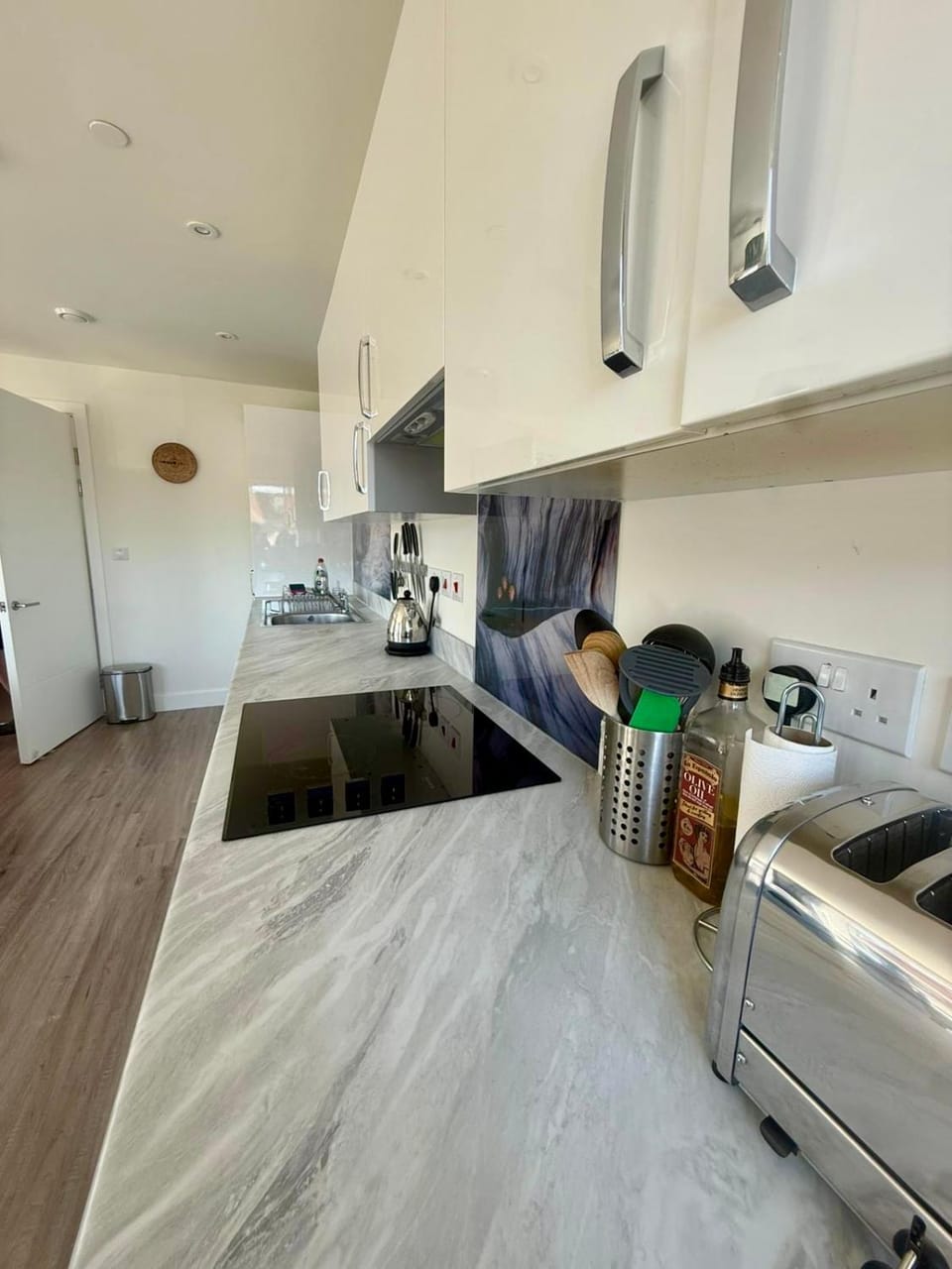 Number 15 Luxurious Two Bedroom Apartment - free secure parking Apartment in Exmouth