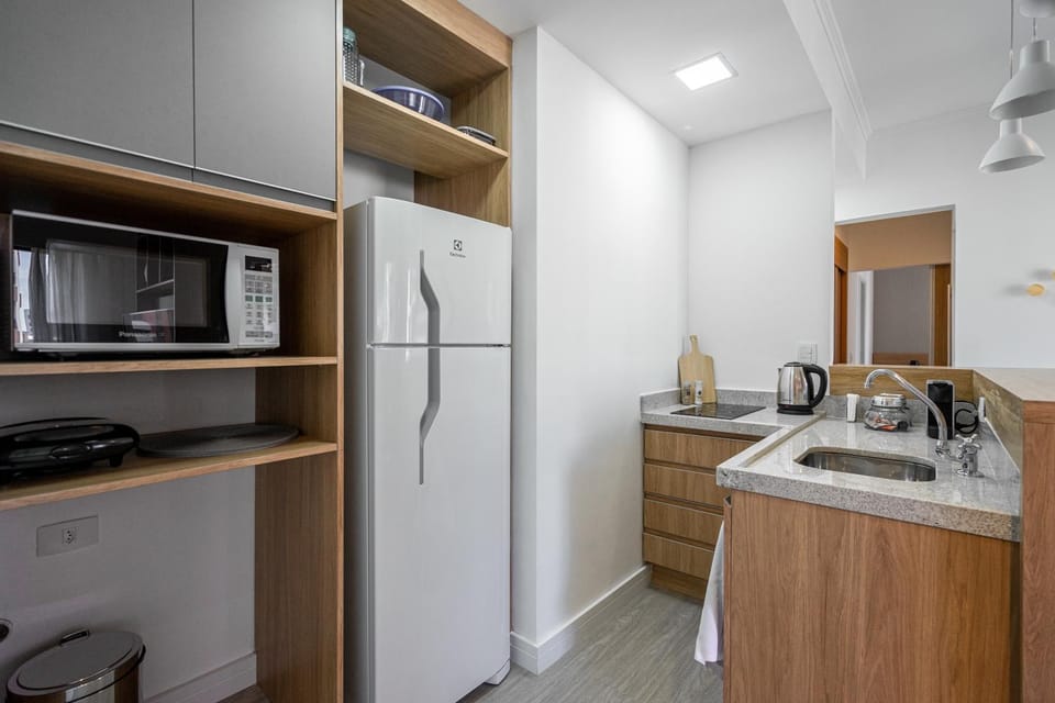 Day, Coffee/tea facilities, Kitchen or kitchenette, locker, microwave, stove, kitchen