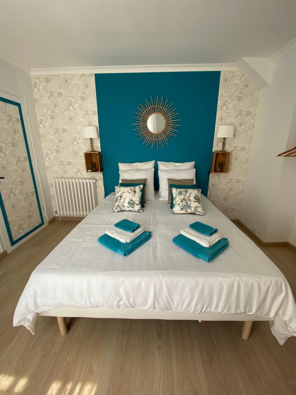 Bed, Photo of the whole room, Bedroom, towels