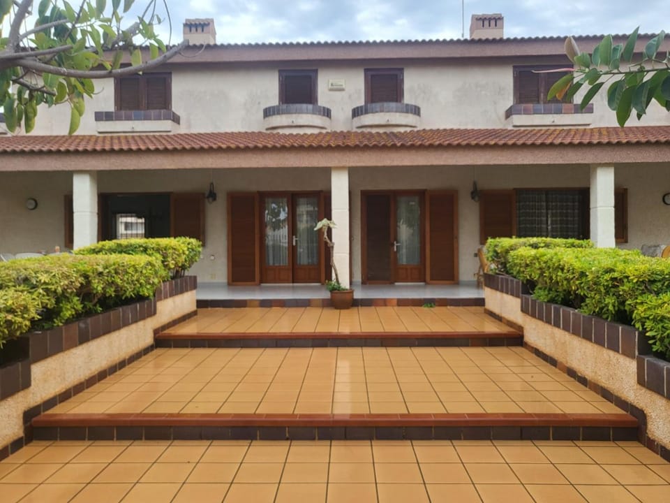 Facade/entrance, Garden