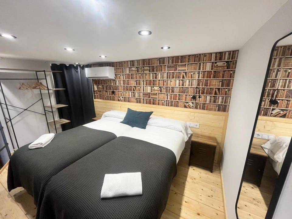 Photo of the whole room, Bedroom