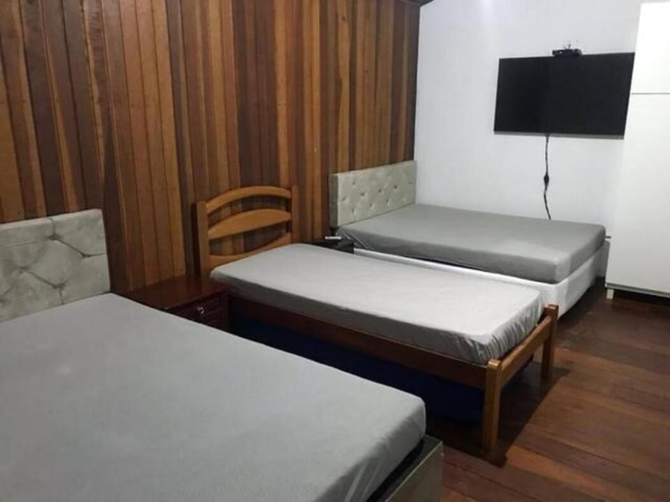 Piscina aquecida, 3 dorms ar condicionado, Cervejeira e Bilhar, a 500 metros do Mar House in Bertioga