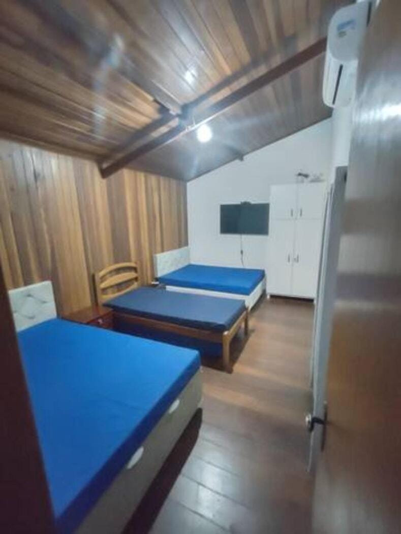 Bed, TV and multimedia, Bedroom