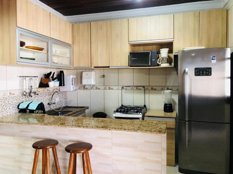 Piscina aquecida, 3 dorms ar condicionado, Cervejeira e Bilhar, a 500 metros do Mar House in Bertioga