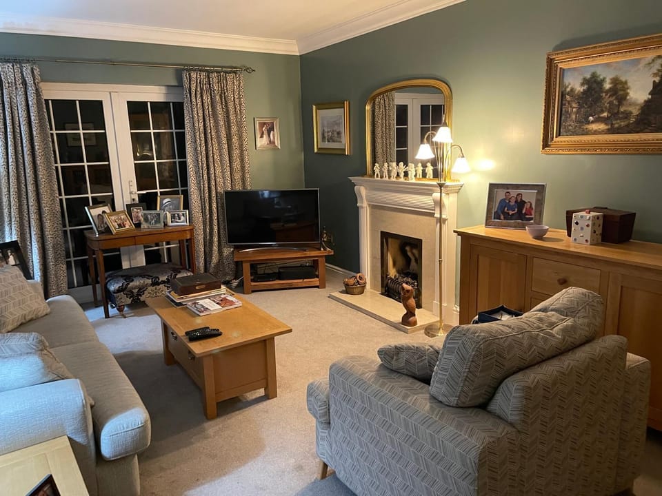 Communal lounge/ TV room