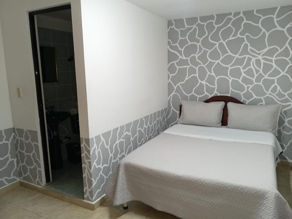HOTEL DEL PARQUE VELEZ Santander Hotel in Santander, Colombia