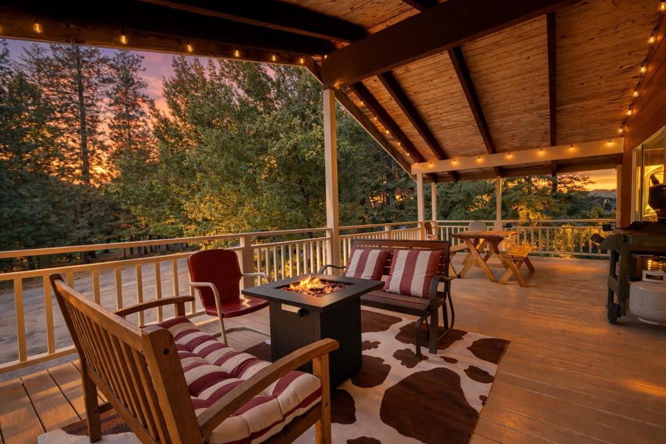 Maple Leaf Lodge by NW Comfy Cabins Cabin in Lake Wenatchee