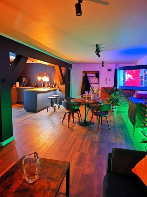 Communal lounge/ TV room, Living room, Seating area