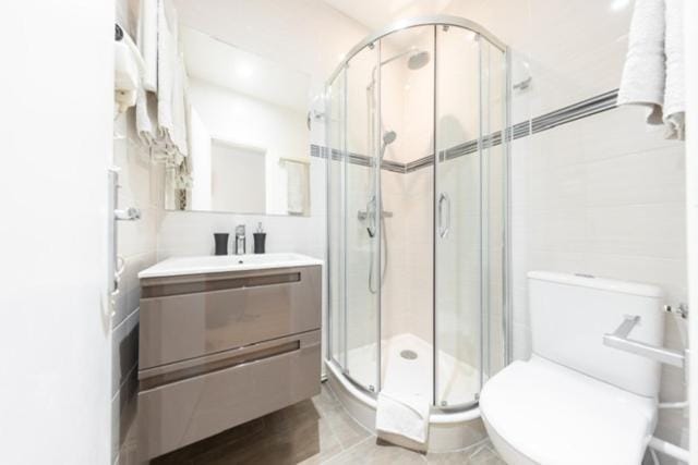 NEAR EIFFEL TOWER...CUTE LITTLE STUDIO Apartment in Paris