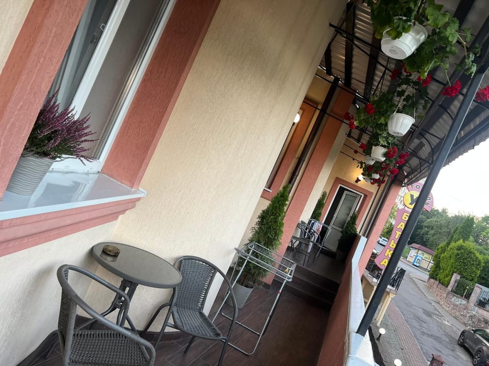 Balcony/Terrace, Seating area, Street view