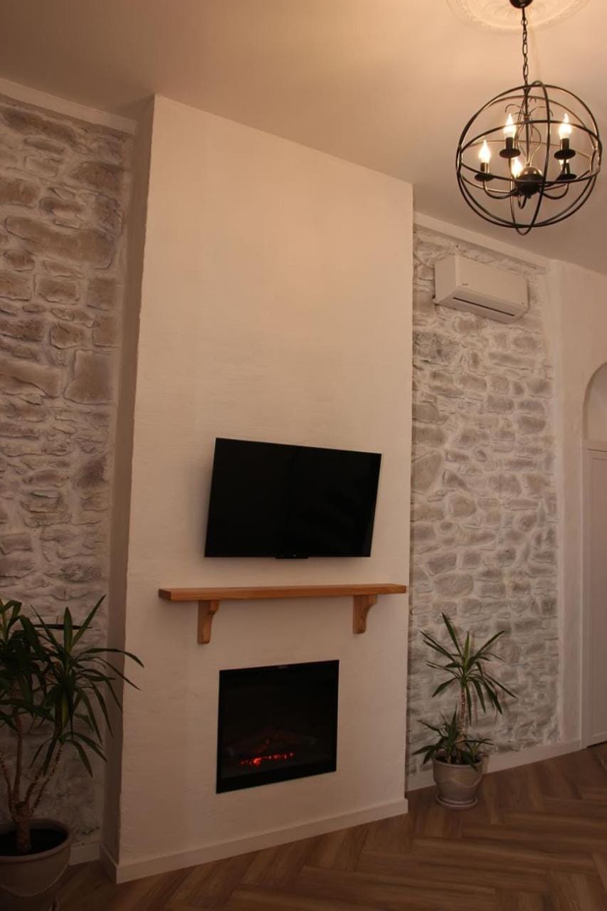 Communal lounge/ TV room, flat iron