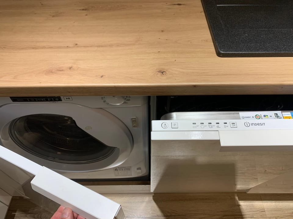 Kitchen or kitchenette, minibar, wardrobe, washing machine, dryer