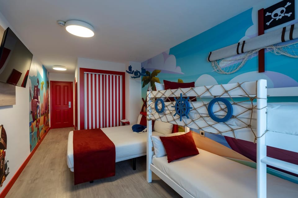 Bed, Photo of the whole room, Bedroom, bunk bed