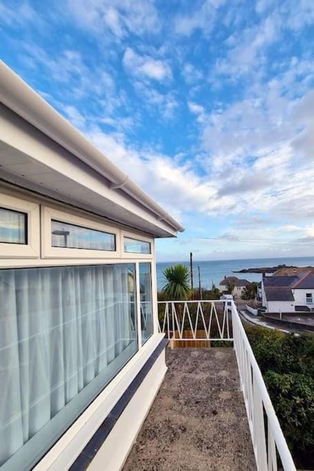 Spacious home with panoramic sea view, free parking EV & large garden Apartment in Mousehole