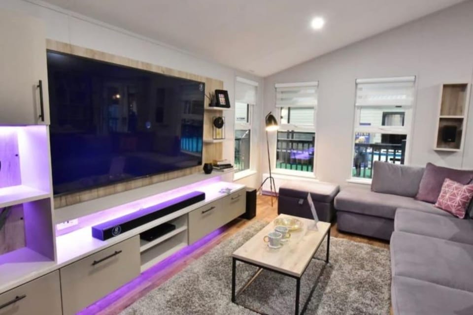 TV and multimedia, Seating area, Evening entertainment