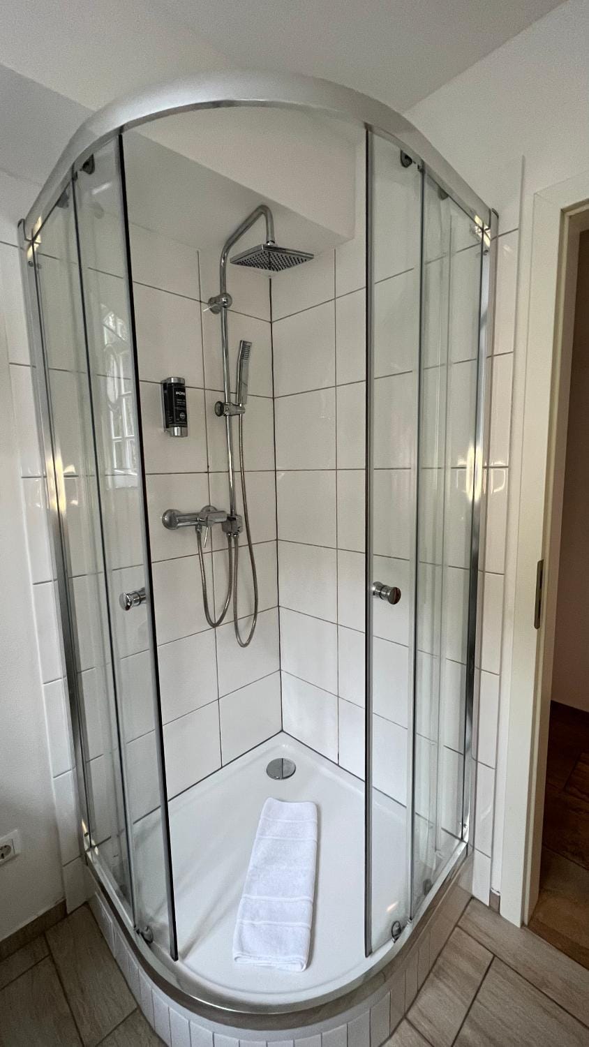 Shower, Bathroom, towels