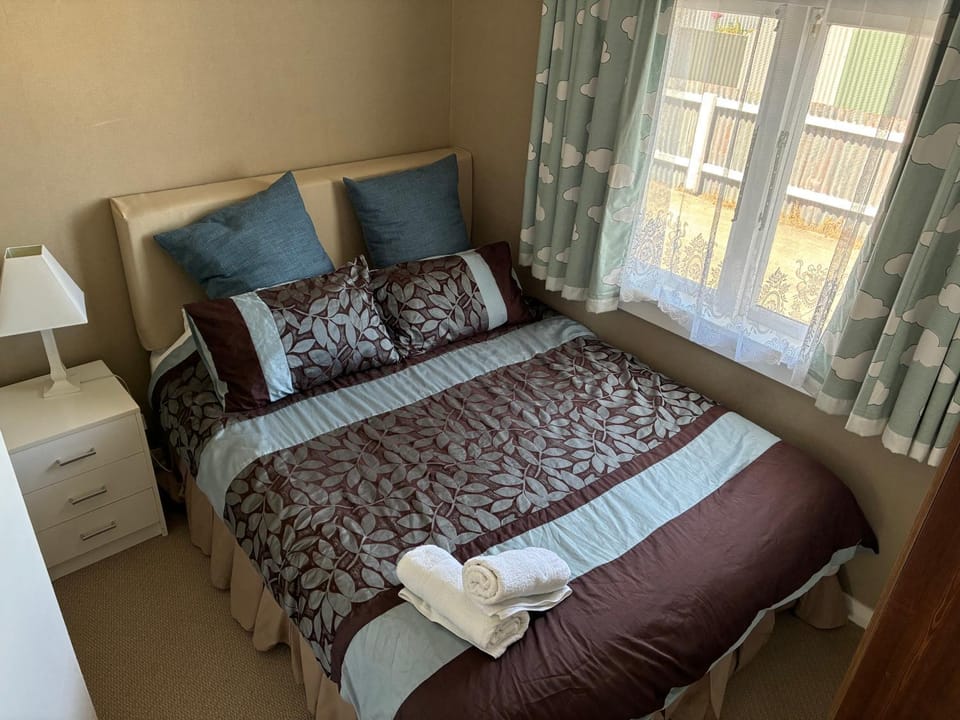 Cosy Kiwi bach Kid and Pet friendly Beach house House in Wellington Region