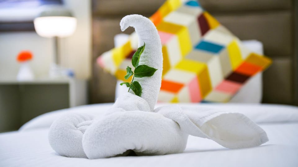 Bed, Photo of the whole room, Decorative detail, Bedroom, towels