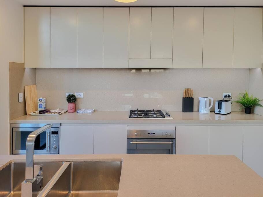 Spacious 3-Bed Penthouse with Perfect View Apartment in Sydney