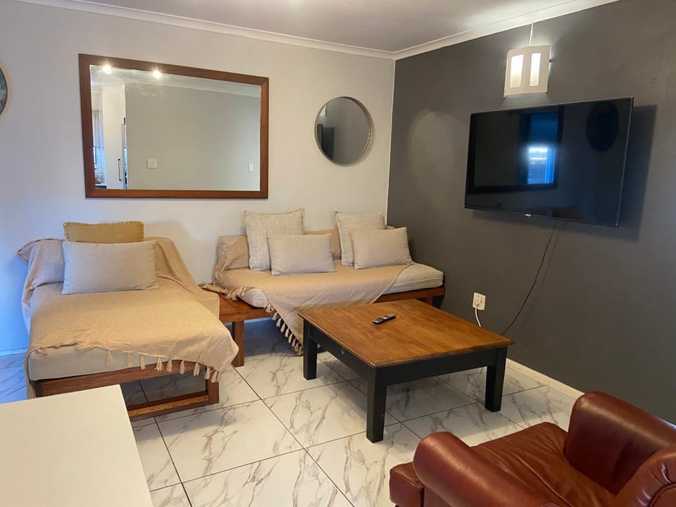 Spanish Villa- Pet Friendly Apartment in Cape Town