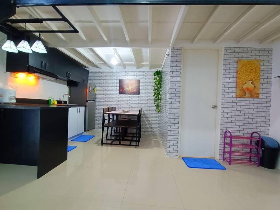 Special Big Loft Unit w/Netflix & Fibreop Internet Apartment in Lapu-Lapu City
