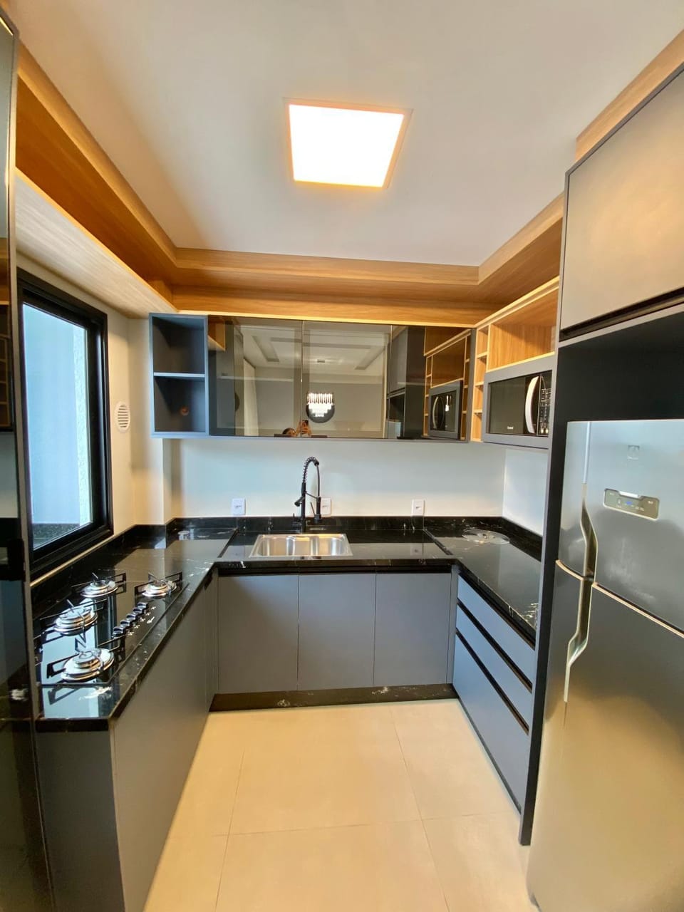 Kitchen or kitchenette, minibar, stove