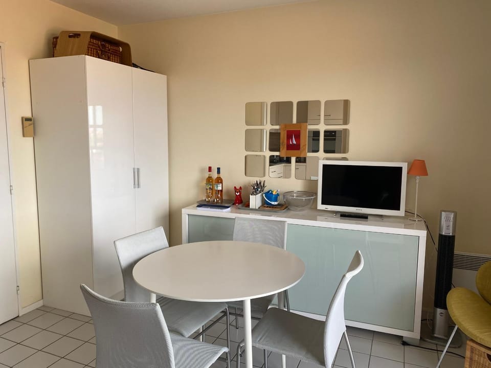 Studio Cabine - Centre Ville, Proche Plage et Casino, Parking Sécurisé, Balcon et Équipements Complets - FR-1-319-495 Cabin in Arcachon