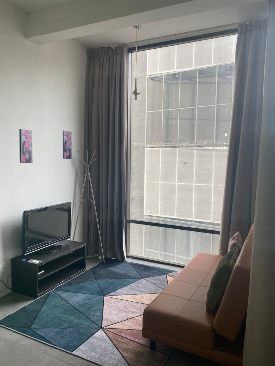 Communal lounge/ TV room, Bed, TV and multimedia, Living room, Seating area, Evening entertainment, Bedroom