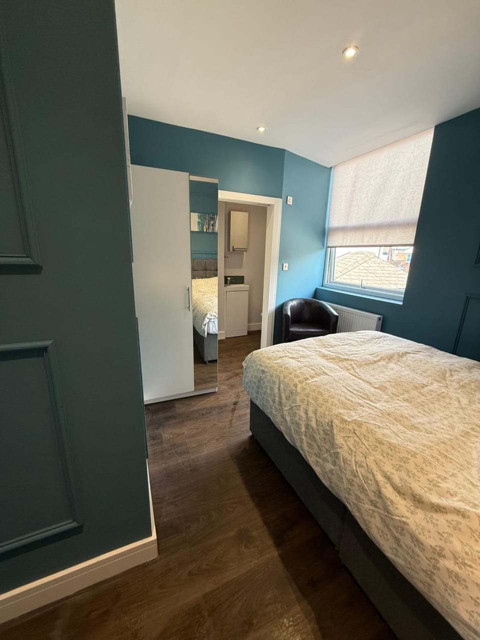 Turquoise Garden Apartment in Macclesfield