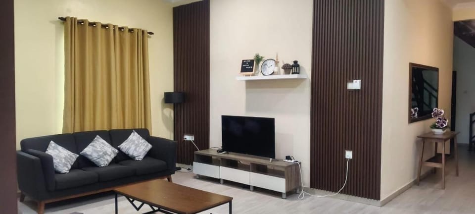 5 Bedrooms Homestay with Private Pool (SEROJA) House in Negeri Sembilan, Malaysia