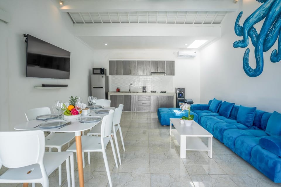 Living room, Dining area