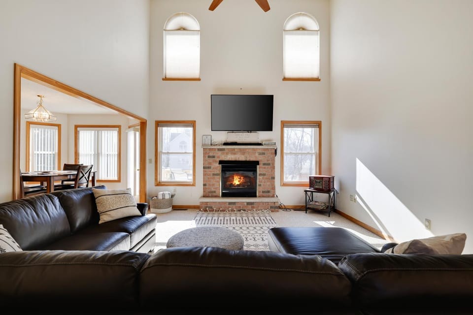 Luxury Spacious Home with some FREE Amenities and Activities! House in Coolbaugh Township