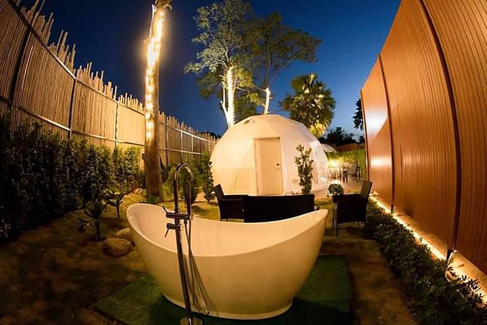 Night, Hot Tub