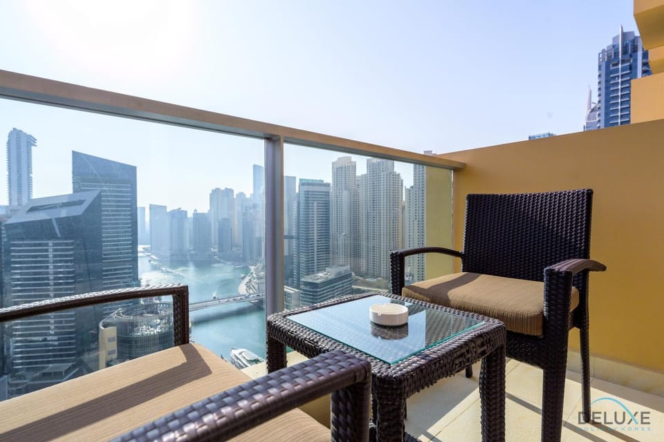 View (from property/room), Balcony/Terrace, City view, Lake view