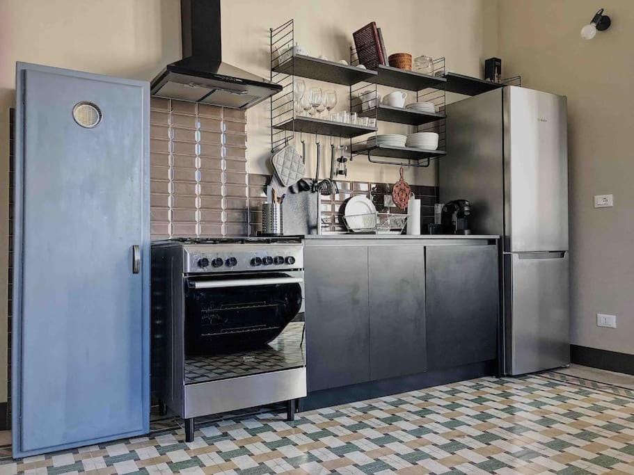 Kitchen or kitchenette, dishwasher