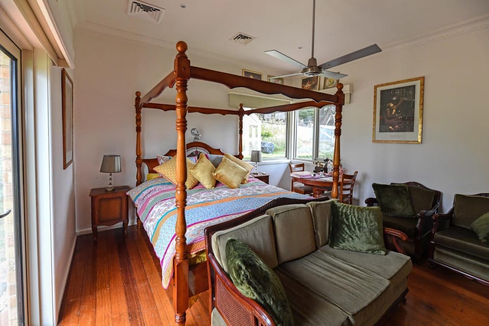 Bed, Seating area, Bedroom