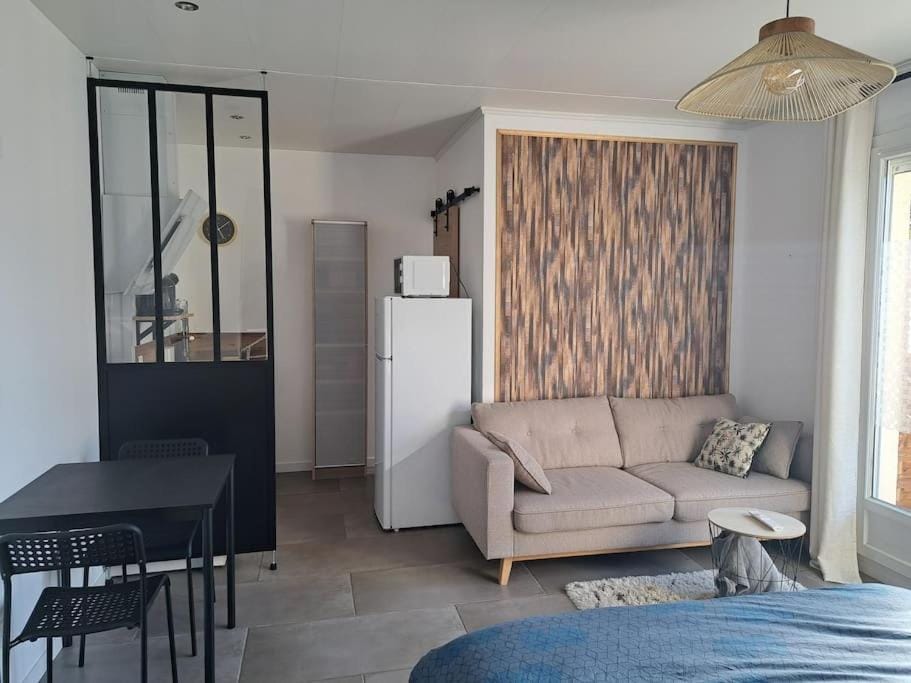 Studio dans maison avec jardin et balcon, au calme Apartment in Auvergne-Rhône-Alpes