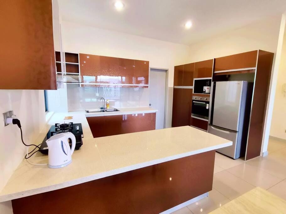 Deluxe Sunrise Suite 3 bedroom Loft B side seaview above Imago Shopping Mall Apartment in Kota Kinabalu